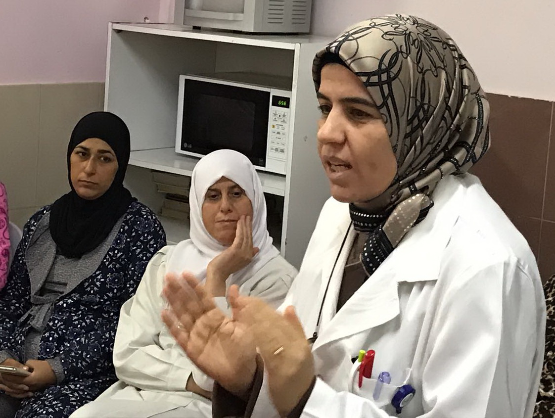 مستشفى المقاصد ينظم يوما توعوياً للأمهات تحت شعار "الرضاعة تتطلب مساعدتنا جميعا"
